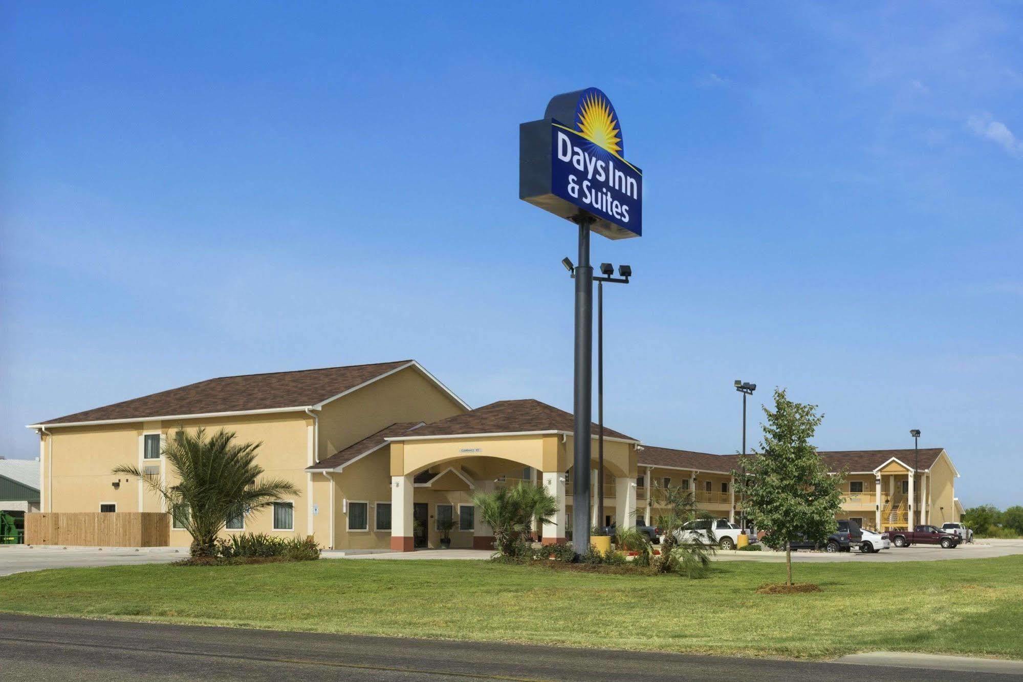 Days Inn Pearsall 外观 照片